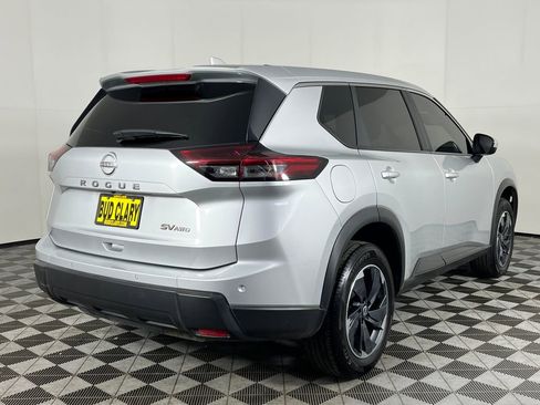 Used 2024 Nissan Rogue SV image 6