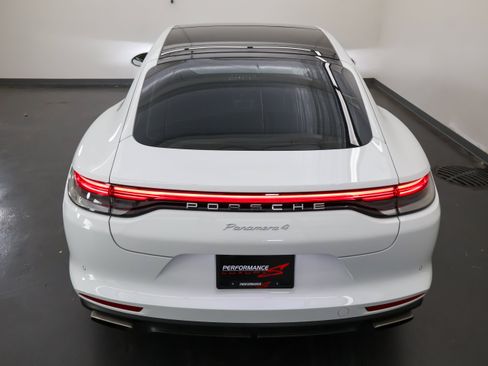 Used 2022 Porsche Panamera image 10