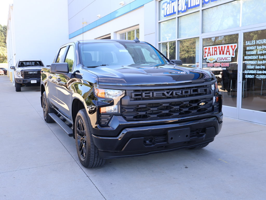 Used 2023 Chevrolet Silverado 1500 Custom AWD/4WD image 2