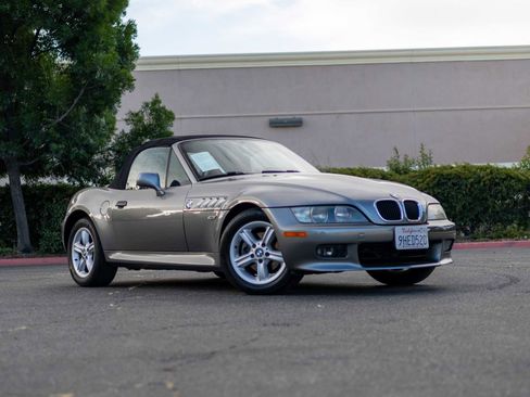 Used 2001 BMW Z3 2.5i RWD image 2