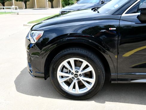 Used 2025 Audi Q3 2.0T Premium image 4