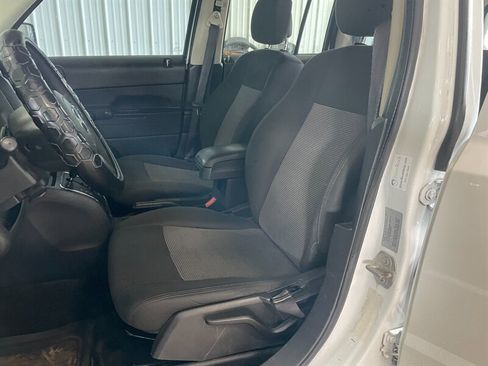 Used 2017 Jeep Patriot Sport FWD image 16