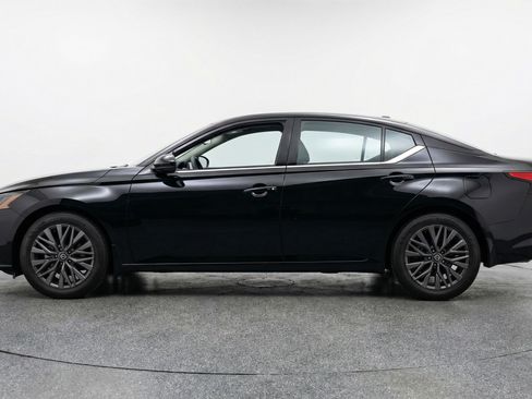 Used 2025 Nissan Altima 2.5 SV FWD image 5