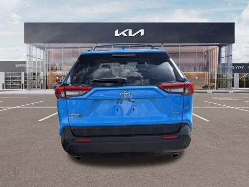 Used 2019 Toyota RAV4 XLE Premium image 8