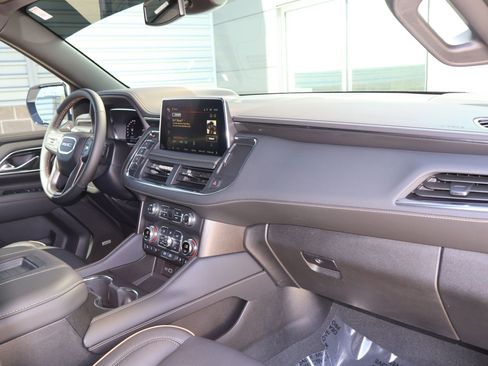 Used 2024 GMC Yukon XL AT4 w/ Technology Package AWD/4WD image 31