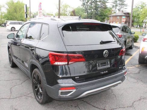 Used 2022 Volkswagen Taos SE w/ Panoramic Sunroof Package image 9