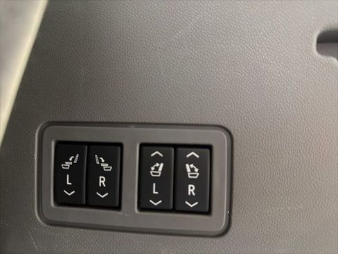 Used 2022 Cadillac XT6 Premium Luxury w/ Technology Package image 21