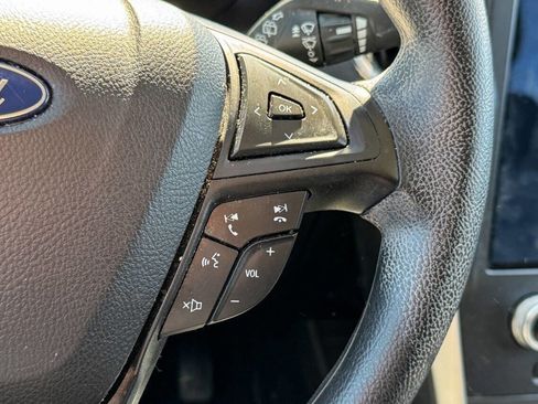 Used 2023 Ford Edge SE image 25