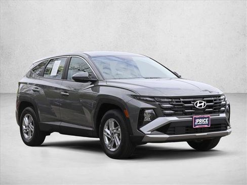 Certified 2025 Hyundai Tucson SE AWD/4WD image 3