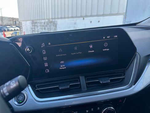 Used 2025 Chevrolet Trax LT image 21