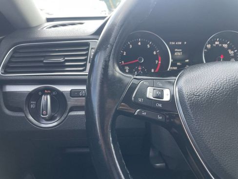 Used 2018 Volkswagen Passat 2.0T SE image 22