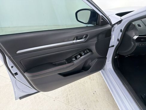 Used 2024 Nissan Altima 2.5 SR w/ SR Premium Package image 21