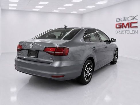 Used 2017 Volkswagen Jetta SE FWD image 8