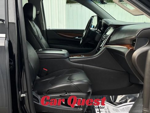 Used 2017 Cadillac Escalade Luxury RWD image 23