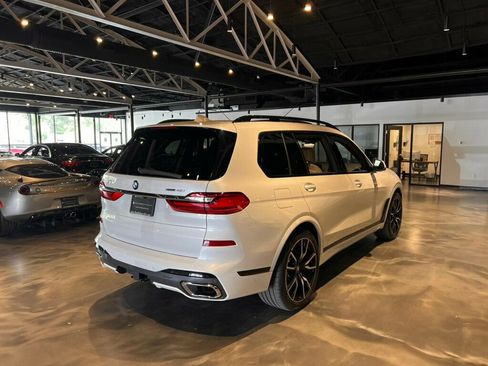 Used 2022 BMW X7 xDrive40i w/ M Sport Package AWD/4WD image 5