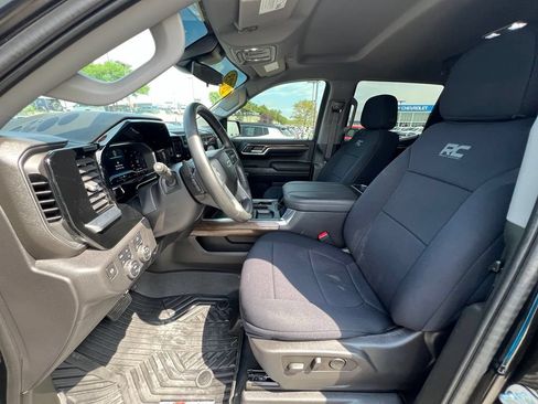 Used 2023 Chevrolet Silverado 1500 LT Trail Boss w/ LPO, Dark Essentials Package AWD/4WD image 19