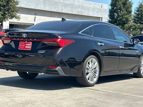 Used 2021 Toyota Avalon Limited w/ Advanced Safety Package FWD image 3
