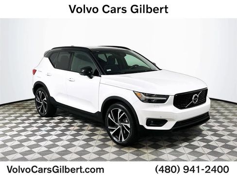 Used 2021 Volvo XC40 T5 R-Design image 1