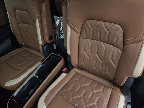 New 2026 Nissan Pathfinder Platinum image 14