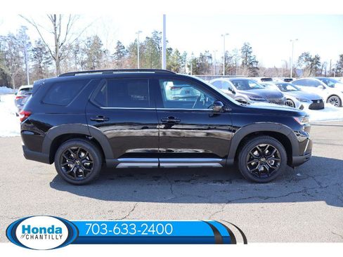 New 2025 Honda Pilot Touring image 8
