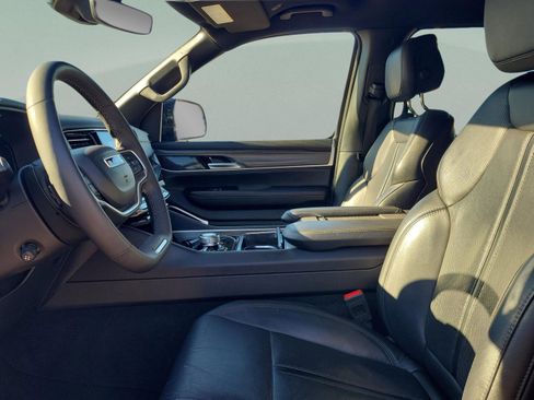 Used 2024 Jeep Wagoneer L Series II w/ Flexible Seating Group image 25