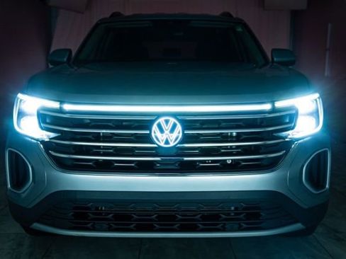 Used 2025 Volkswagen Atlas SE image 39
