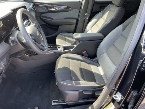 Used 2025 Chevrolet TrailBlazer LT AWD/4WD image 11