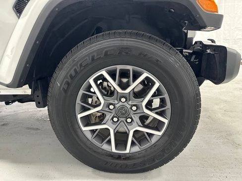 Used 2025 Jeep Wrangler Unlimited Sahara AWD/4WD image 59