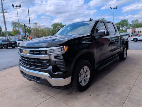 Used 2022 Chevrolet Silverado 1500 LT AWD/4WD image 4