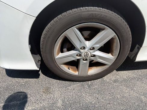 Used 2012 Toyota Camry SE FWD image 3