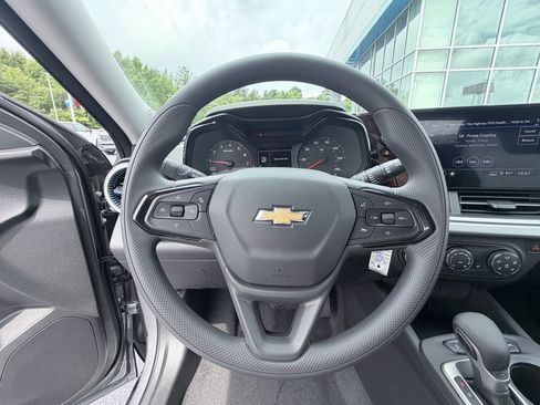 New 2026 Chevrolet Trax LS w/ LS Convenience Package FWD image 12