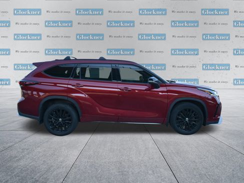 Used 2024 Toyota Highlander XSE AWD/4WD image 4