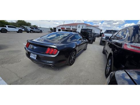 Used 2016 Ford Mustang Coupe RWD image 4