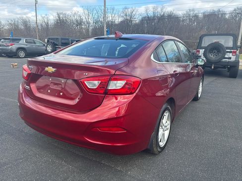 Used 2018 Chevrolet Cruze LT w/ Convenience Package image 7