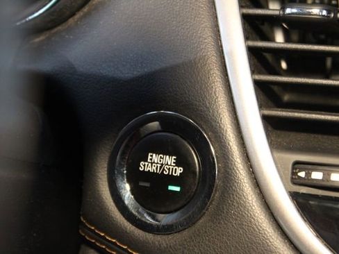 Used 2019 Chevrolet Trax LT w/ LT Convenience Package FWD image 23