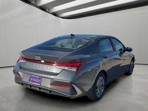 Used 2024 Hyundai Elantra SEL image 5