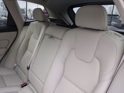 Used 2023 Volvo XC60 B5 Plus w/ Protection Package Premier image 30