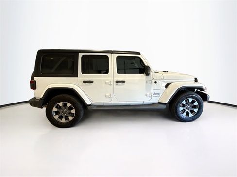 Used 2018 Jeep Wrangler Unlimited Sahara image 7