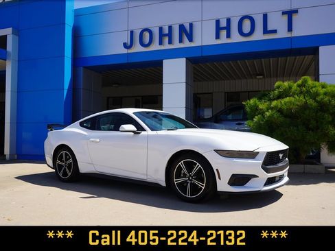 Used 2025 Ford Mustang Coupe RWD image 2