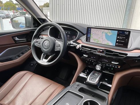 Used 2025 Acura MDX FWD w/ Technology Package image 4