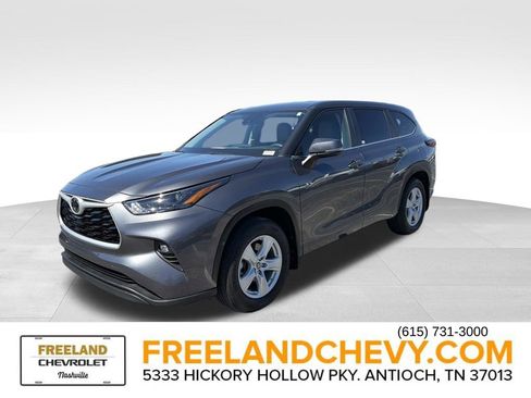 Used 2024 Toyota Highlander LE AWD/4WD image 7