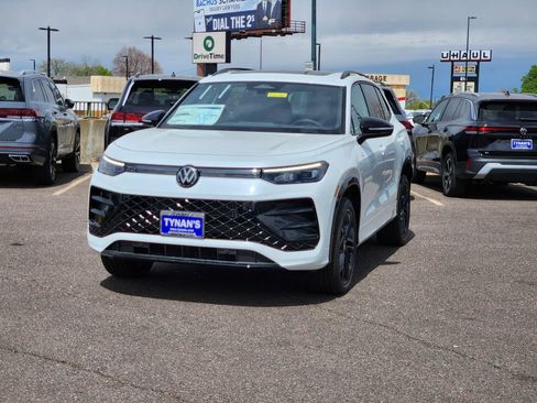 New 2026 Volkswagen Tiguan SE R-Line AWD/4WD image 3