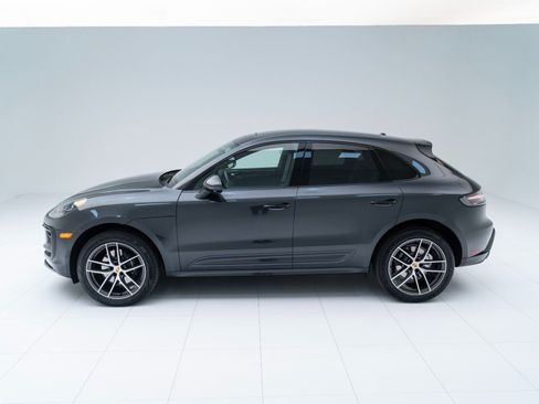 Certified 2025 Porsche Macan AWD/4WD image 2