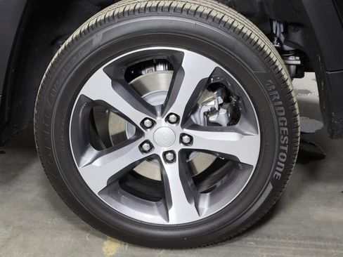 Used 2025 Jeep Grand Cherokee L Limited w/ Luxury Tech Group II image 45