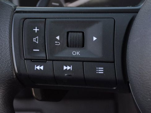 Used 2024 Nissan Rogue SV AWD/4WD image 30