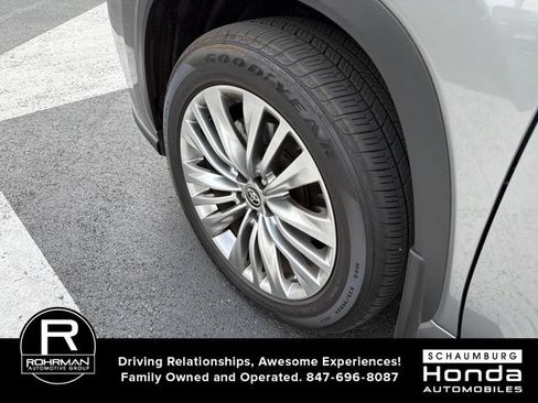 Used 2026 Toyota Highlander Platinum AWD/4WD image 6