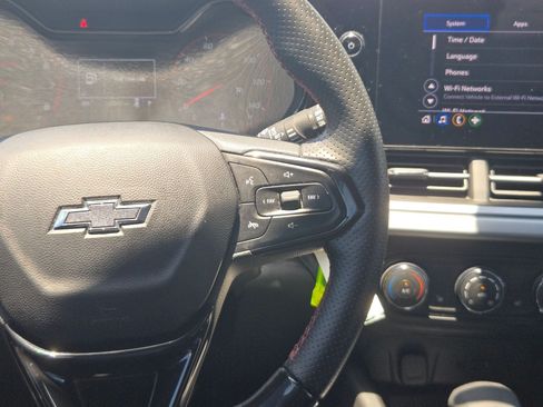 Used 2024 Chevrolet Trax RS w/ Sunroof Package FWD image 20