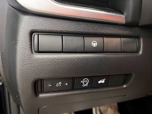 Used 2025 Nissan Rogue SV FWD image 20