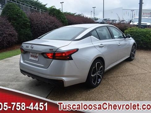 Used 2024 Nissan Altima 2.5 SR FWD image 10