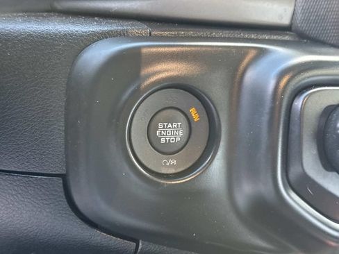 Used 2019 Jeep Wrangler Sport AWD/4WD image 25